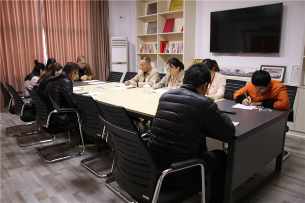 市古鎮(zhèn)公司掀起學(xué)習(xí)黃群、宋月才等四名同志先進(jìn)事跡的熱潮