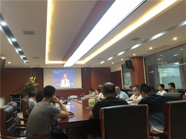 市古鎮(zhèn)公司組織干部職工集中觀(guān)看電視節(jié)目《問(wèn)政》