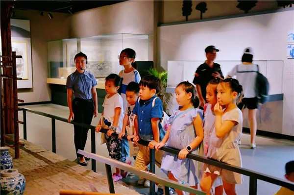 御窯景巷迎來疫情后首個研學(xué)團(tuán)隊(duì)