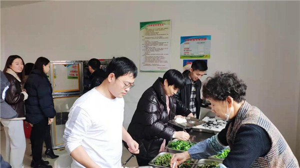 市古鎮(zhèn)投資公司：掀起“厲行節(jié)約，抵制餐飲浪費(fèi)”新風(fēng)尚