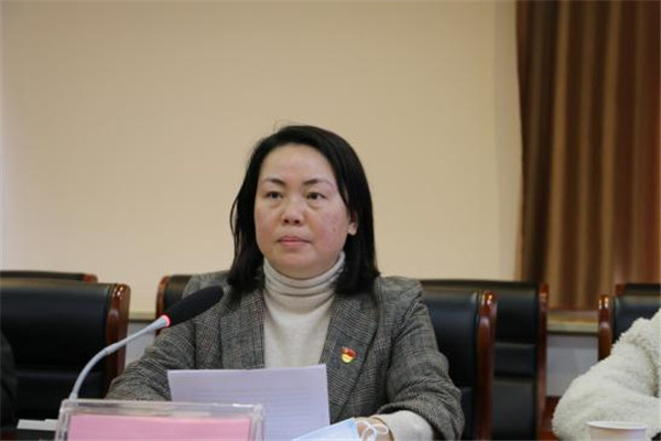 市古鎮(zhèn)公司黨總支召開全面從嚴(yán)治黨工作暨基層黨建工作述職評(píng)議會(huì)