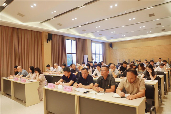 市古鎮(zhèn)投資公司召開學(xué)習貫徹習近平新時代中國特色社會主義思想主題教育動員部署會