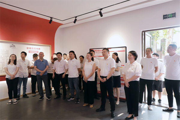 市古鎮(zhèn)投資公司黨委開展“黨建引領(lǐng)新征程，古鎮(zhèn)同心再出發(fā)”活動