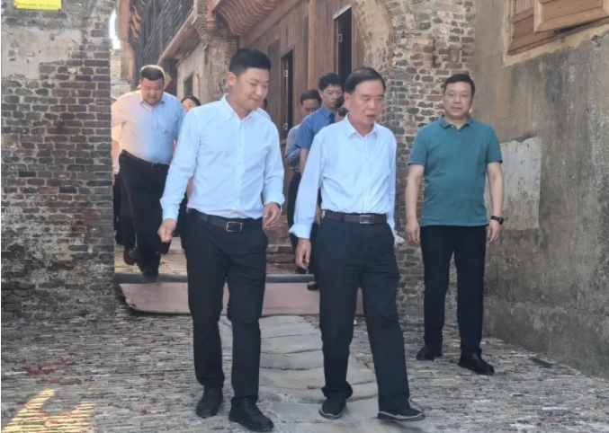 省人大常委會(huì)調(diào)研組一行到三閭廟開展調(diào)研工作