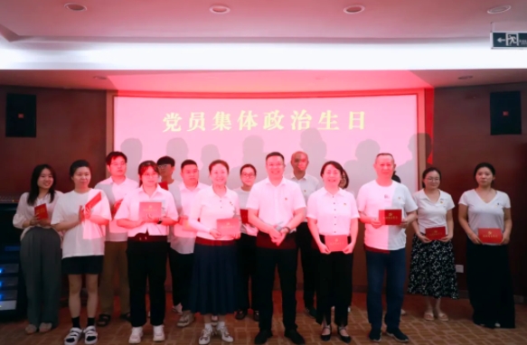 慶七一，強(qiáng)黨性，正作風(fēng)，促發(fā)展——市古鎮(zhèn)投資公司開(kāi)展紅色走讀活動(dòng)