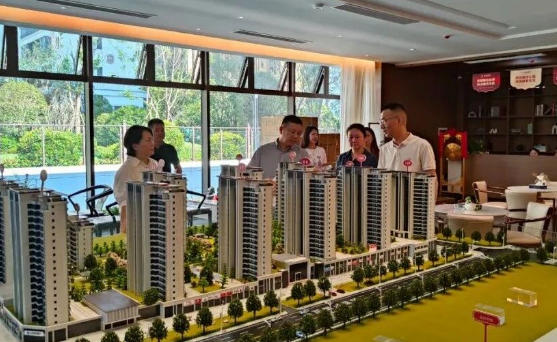 周長根董事長率隊深入古鎮(zhèn)學(xué)府項目現(xiàn)場調(diào)研